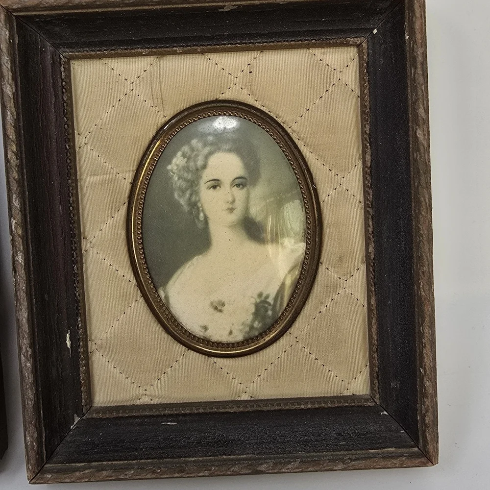 Vintage 1940s victorian women‎ italian ornate royal portrait quilted silk wood